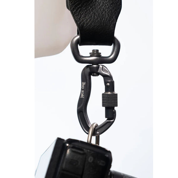 Nice One tracolla Doppia Power in Pelle Nera Nice One tracolla Doppia Power in Pelle Nera